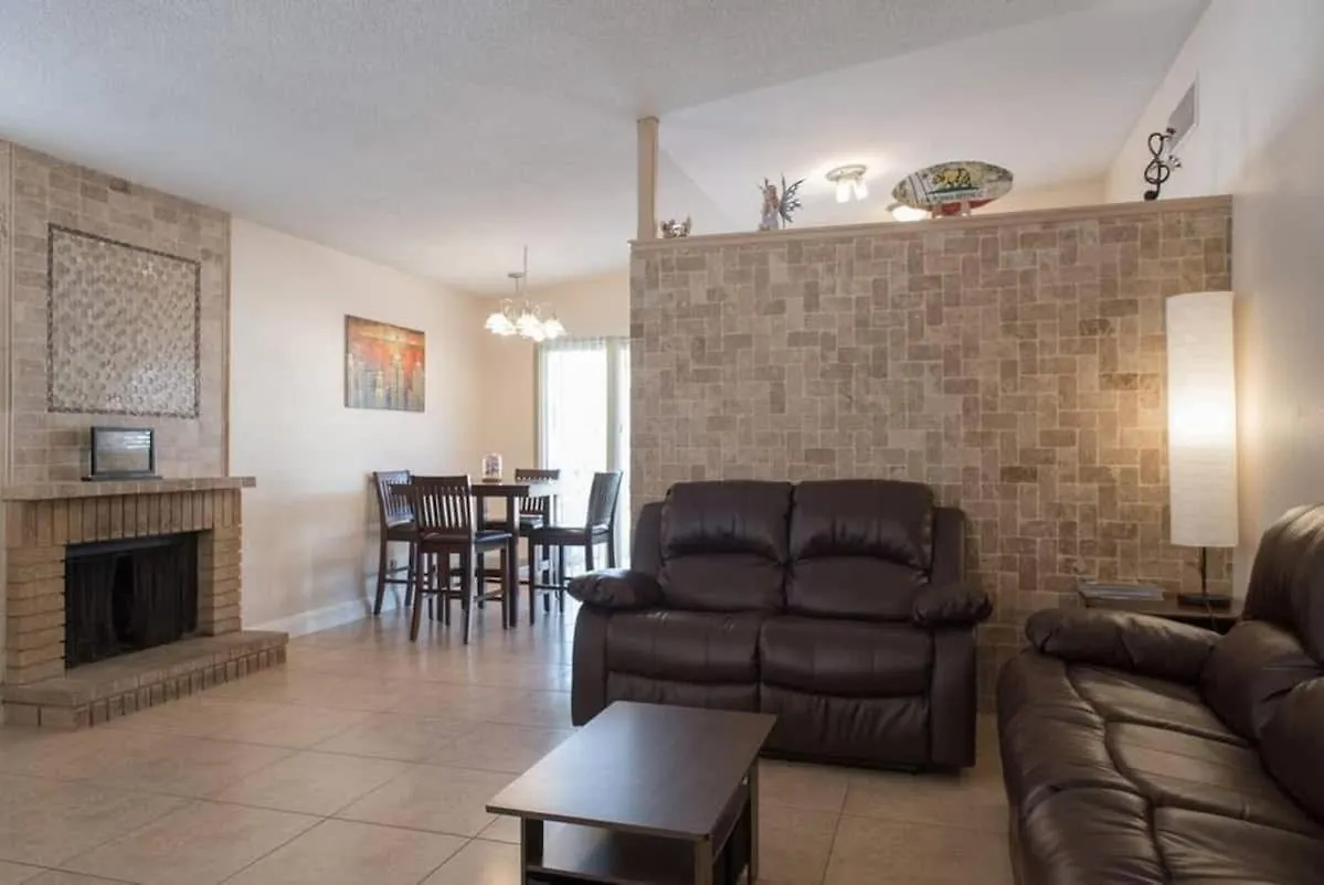 Family-Friendly Home Close To The Strip ラスベガス