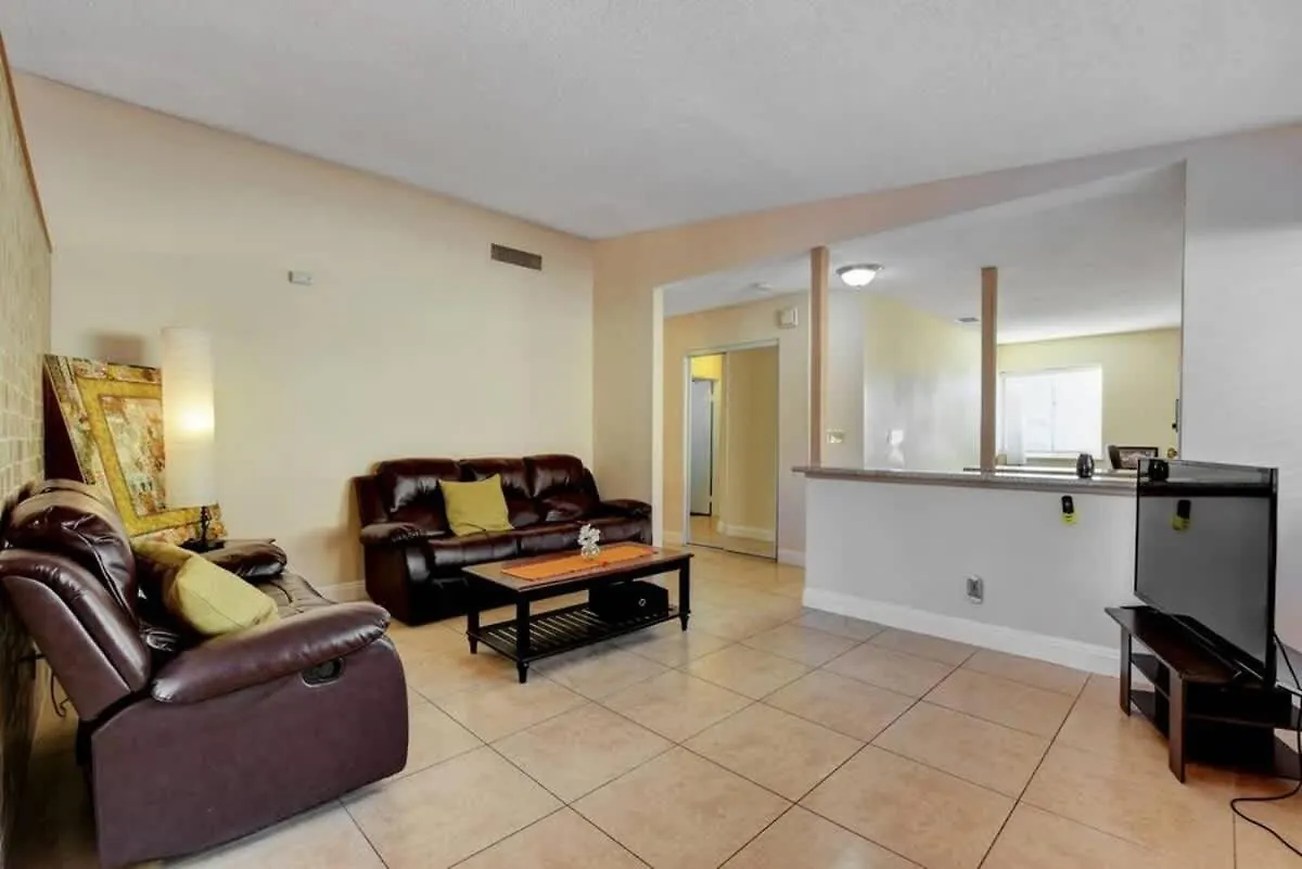 Family-Friendly Home Close To The Strip ラスベガス