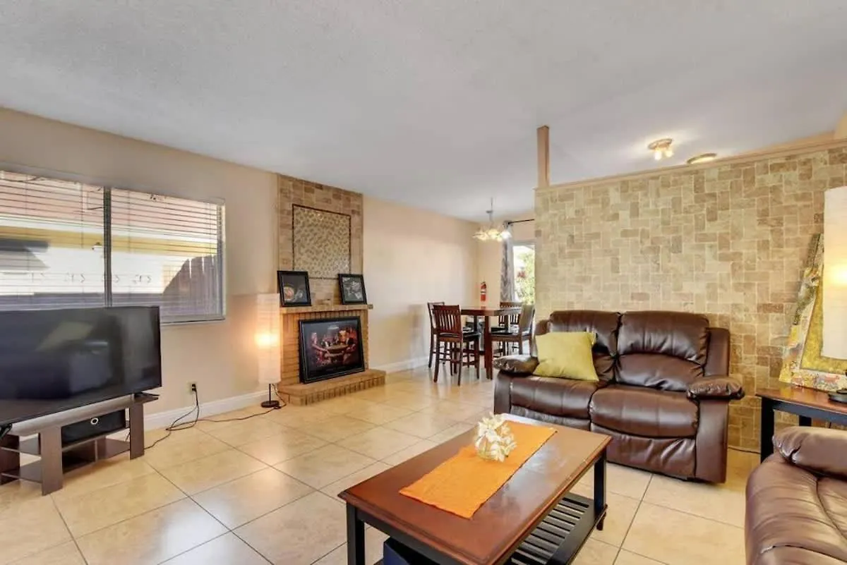 Family-Friendly Home Close To The Strip ラスベガス